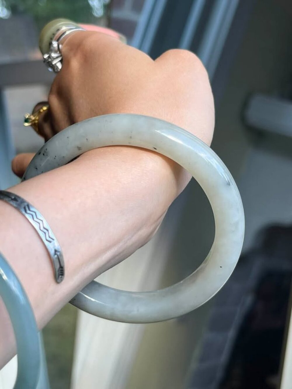 Natural Nephrite Jade Bangle Bracelet Black/White Bicolour Qinghua - D: 57mm